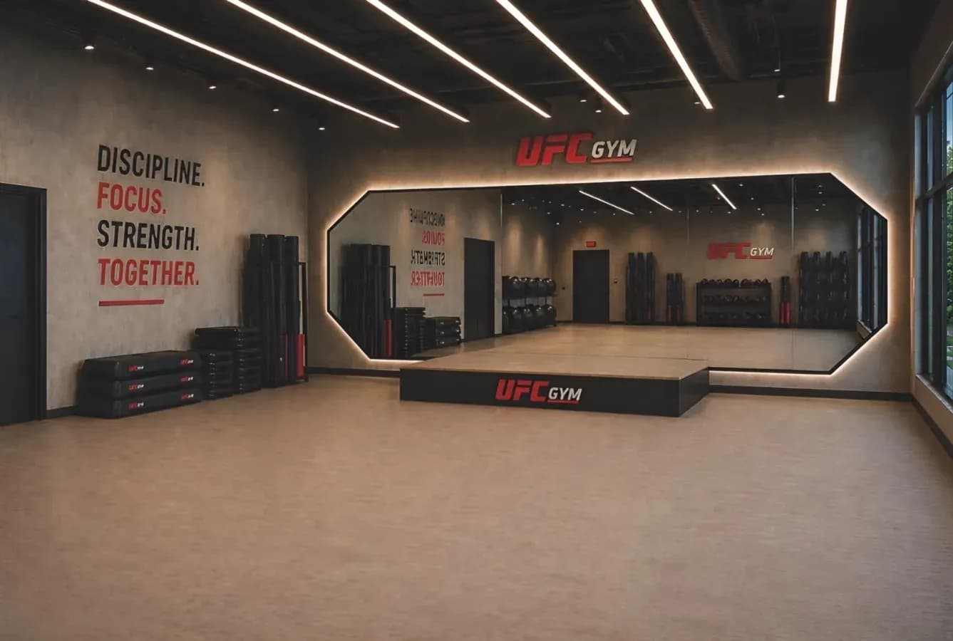 Salle de cours collectifs d'un club UFC GYM